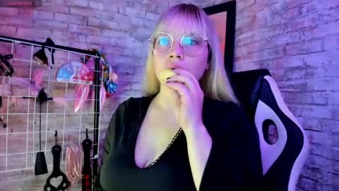 Snapshot of cherry_xoxx chatting on October 26, 1:50 pm online show from October 26, 1:50 pm