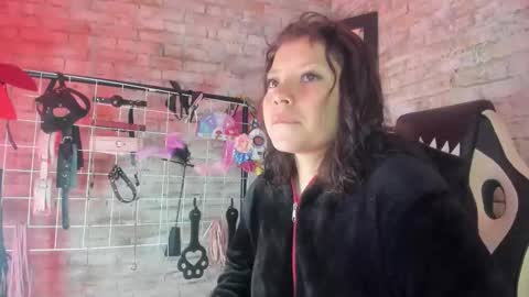 Snapshot of cherry_xoxx chatting on November 2, 11:45 am online show from November 2, 11:45 am