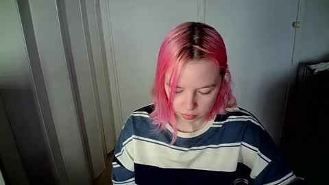 cherrybaby_0 online show from April 21, 7:36 am