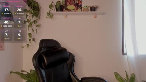 Snapshot of cherrybr_ chatting on October 19, 9:48 pm Cherry Lady online show from October 19, 9:48 pm