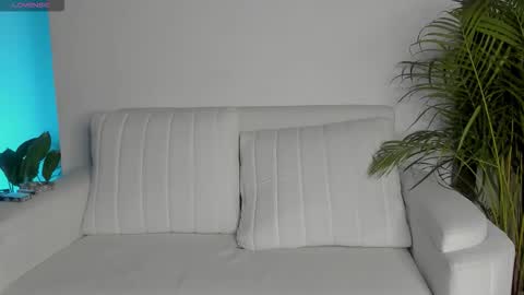 Snapshot of cherrybr_ chatting on October 23, 2:11 am Cherry Lady online show from October 23, 2:11 am