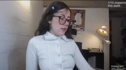 Snapshot of cherrybunny21 chatting on February 18, 4:30 am Sarah Prez online show from February 18, 4:30 am