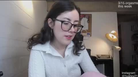 Snapshot of cherrybunny21 chatting on February 20, 4:42 am Sarah Prez online show from February 20, 4:42 am