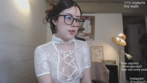 Sarah Prez online show from April 4, 1:15 am