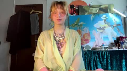 Snapshot of cherrylcornes chatting on May 3, 12:33 pm Nika online show from May 3, 12:33 pm