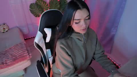 Snapshot of cherrymel_ chatting on November 12, 1:22 pm Mely online show from November 12, 1:22 pm