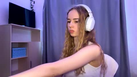 Evie online show from October 22, 9:42 am