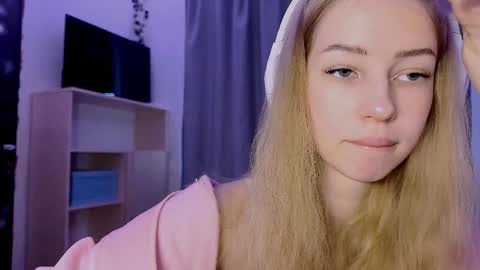 Evie online show from October 27, 9:24 am