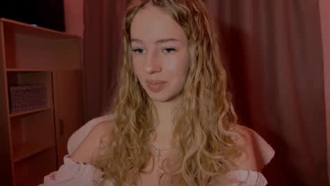 Evie online show from November 10, 2:27 pm