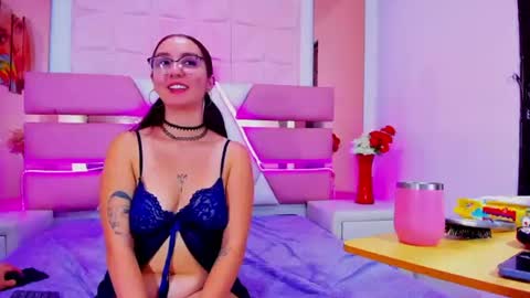 cherryrusson online show from June 19, 1:37 pm