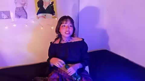 Snapshot of cherrywitchy chatting on December 19, 2:12 am Cherry online show from December 19, 2:12 am