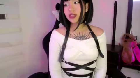 Snapshot of cherrywitchy chatting on February 14, 4:04 am Cherry online show from February 14, 4:04 am