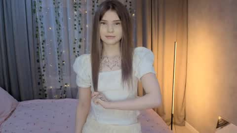 Snapshot of cherylevanslooten chatting on April 15, 2:13 pm aroline online show from April 15, 2:13 pm