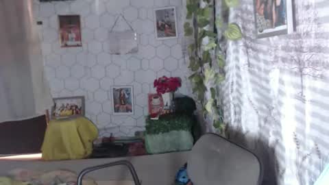 chescahotxxxl online show from November 10, 11:15 pm