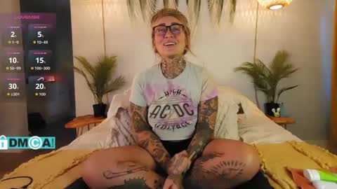 Chevi Blue online show from October 28, 1:58 pm