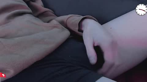 Snapshot of chezmonsieur_g chatting on October 12, 7:18 am Grey online show from October 12, 7:18 am