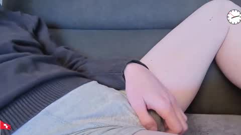 Snapshot of chezmonsieur_g chatting on November 9, 7:12 pm Grey online show from November 9, 7:12 pm