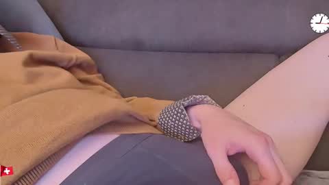 Snapshot of chezmonsieur_g chatting on November 18, 8:02 pm Grey online show from November 18, 8:02 pm