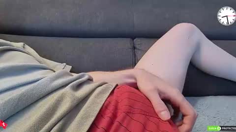 Snapshot of chezmonsieur_g chatting on August 2, 6:28 pm Grey online show from August 2, 6:28 pm