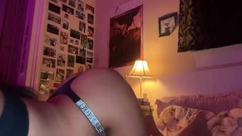 Snapshot of chiaraluxe chatting on February 24, 3:37 am Chiara Luxe online show from February 24, 3:37 am