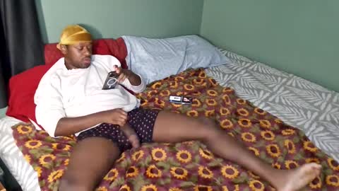 Que online show from April 23, 2:24 am