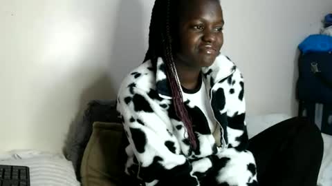 chichie_ online show from July 1, 7:21 am
