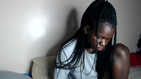 chichie_ online show from July 28, 2:07 am