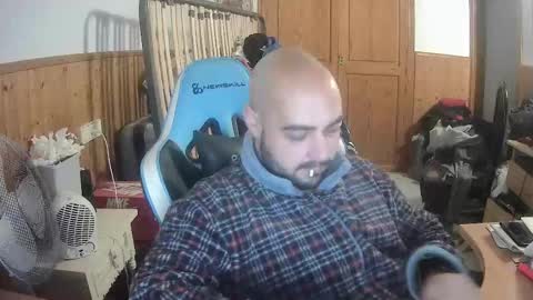 Snapshot of chicomallorca96 chatting on January 1, 7:32 pm chicomallorca96 online show from January 1, 7:32 pm