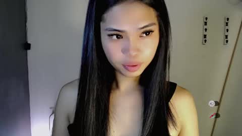 Snapshot of chictemptation_ chatting on March 10, 12:48 am CRISTINE3. online show from March 10, 12:48 am