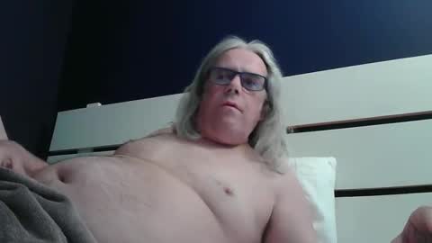 chiguitar online show from February 14, 3:09 pm