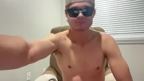 Snapshot of chill_fit_guy chatting on August 7, 12:45 am chill_fit_guy online show from August 7, 12:45 am