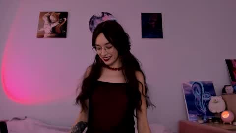 Snapshot of chill_girrrl chatting on October 25, 5:40 pm Vivian online show from October 25, 5:40 pm