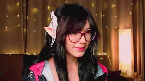 Leyna online show from January 15, 6:55 pm