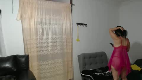 chiquitahot69 online show from April 9, 9:53 pm