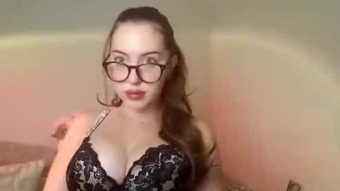 Snapshot of chitos_89 chatting on October 29, 4:37 am chitos_89 online show from October 29, 4:37 am