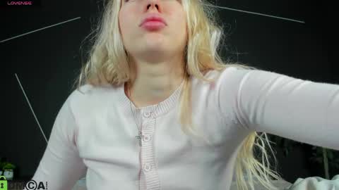 Chloe online show from May 2, 3:00 am