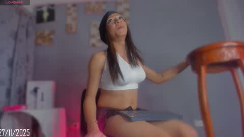 chloe_cooperr online show from November 28, 3:31 am