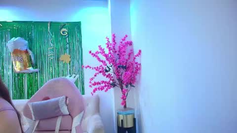 Snapshot of chloe_dolly chatting on March 18, 11:13 am Chloe online show from March 18, 11:13 am