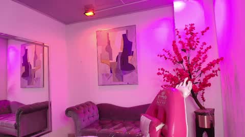 Snapshot of chloe_dolly chatting on April 12, 11:26 am Chloe online show from April 12, 11:26 am