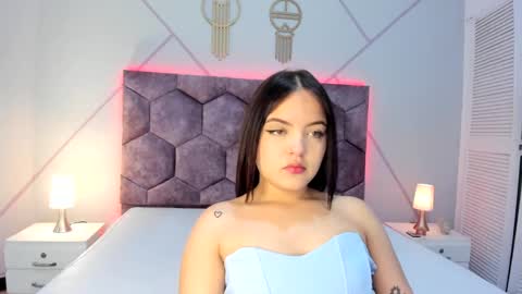 chloe_durand_ online show from February 25, 7:47 pm