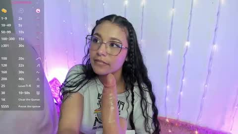 Snapshot of chloe_evans12 chatting on March 10, 5:00 am Chloe online show from March 10, 5:00 am
