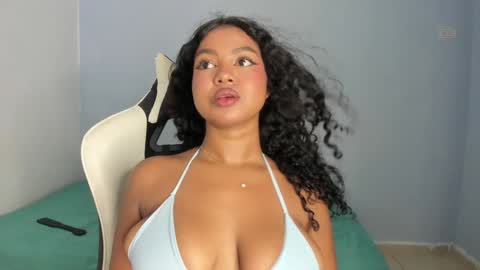 Snapshot of chloe_evans21 chatting on December 26, 8:32 pm chloe online show from December 26, 8:32 pm