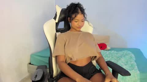 Snapshot of chloe_evans21 chatting on March 10, 7:50 pm chloe online show from March 10, 7:50 pm