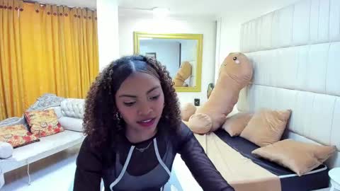 Snapshot of chloe_foster__ chatting on October 20, 8:42 pm Chole online show from October 20, 8:42 pm
