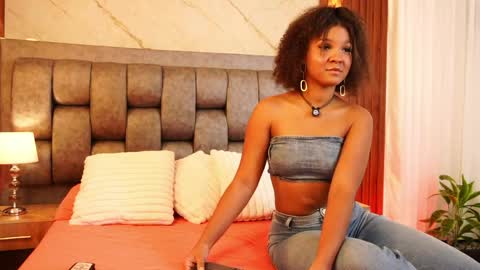 Chloe online show from March 31, 1:33 pm