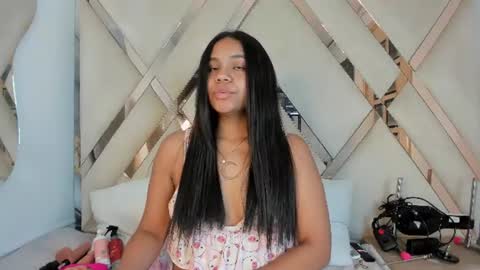 Snapshot of chloe_ht chatting on June 20, 12:30 pm Chloe online show from June 20, 12:30 pm