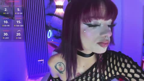 chloe_jacksonn online show from April 2, 9:45 pm