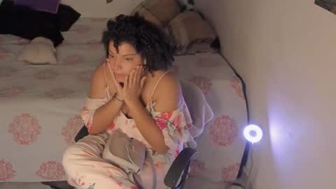 chloe_kisses online show from March 16, 11:25 am