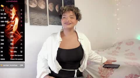 chloe_kisses online show from June 2, 11:23 am