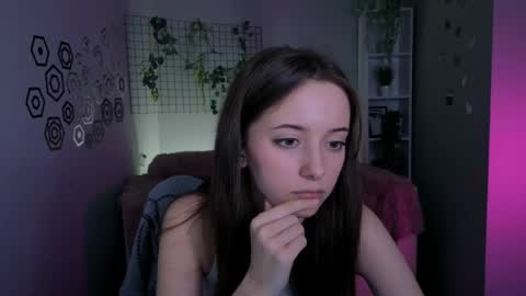 chloe_ley online show from April 14, 12:11 pm